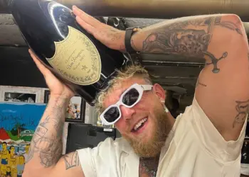 Forma-1-es futamot rendezne telkén a világ legnagyobb szélhámosa