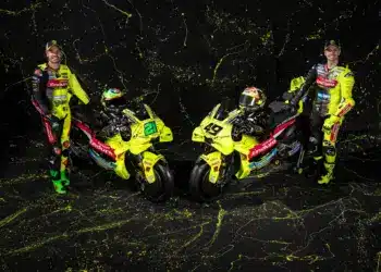 Ezzel a motorral nem lehet beleszürkülni a mezőnybe – Továbbra is rikító színekben pompázik Rossiék csapata