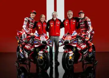 Ezzel a motorral is leigázza a mezőnyt Márquez? – Vörösben és fehérben érkezett a Ducati