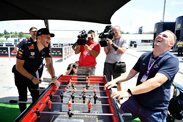 Hiába rendelkezett a legjobb ajánlólevéllel, korán szembesült a sport kegyetlenségével Gasly Hiába rendelkezett a legjobb ajánlólevéllel, korán szembesült a sport kegyetlenségével Gasly