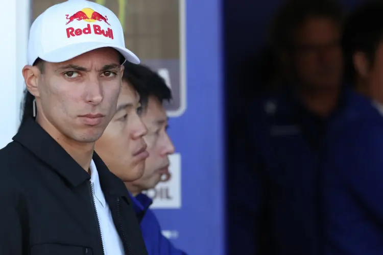 Énekléssel és ralizással készült az új szezonra Razgatlıoğlu