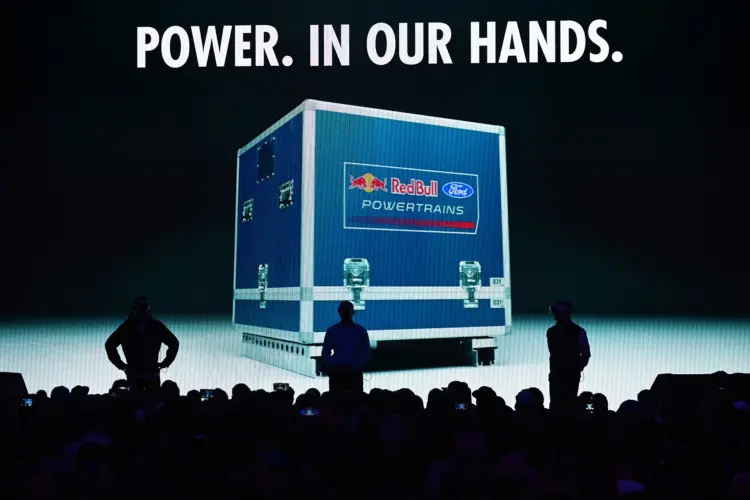 Miért nevezte el a Red Bull az új motorját DM01-nek?