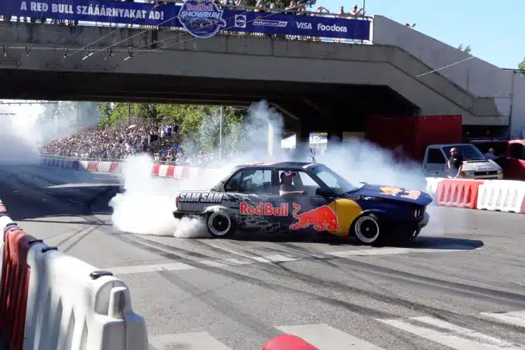Gumifüstbe burkolózott Budapest: Emlékszel még a Red Bull Showrun legőrültebb pillanataira?