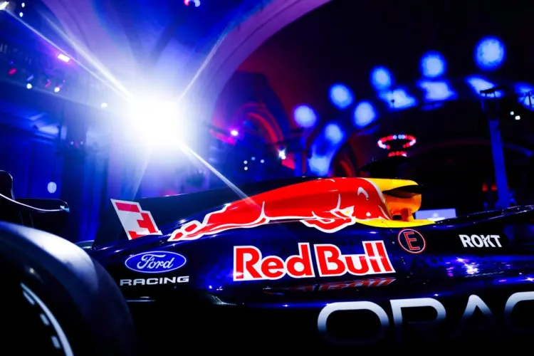 Íme a Red Bull és a Racing Bulls 2026-os autóinak festése, és a Red Bull–Ford korszak hajnala!