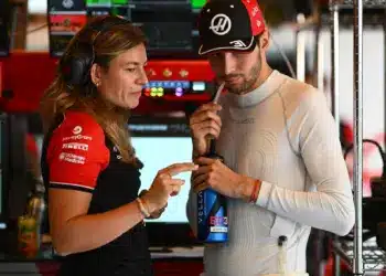 Laura Müller Esteban Oconnal beszélget