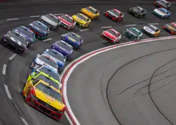 NASCAR Atlanta Joey Logano vezet