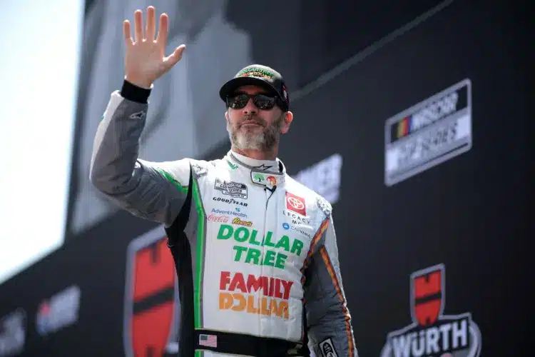 Visszavonul a NASCAR legendája