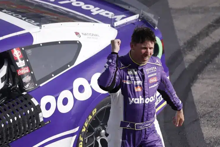 Denny Hamlin megható győzelmet aratott Las Vegasban