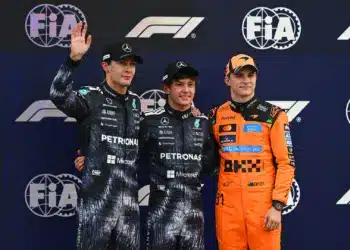 2026-os Japán Nagydíj top 3. Balról jobbra: George Russell (2., Mercedes), Andrea Kimi Antonelli (1., Mercedes), Oscar Piastri (3., McLaren)