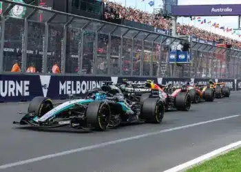 F1 2026 Ausztrál Nagydíj rajt: George Russell (Mercedes), Red Bull, Ferrari