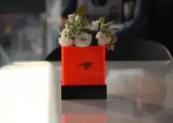 McLaren asztaldísz