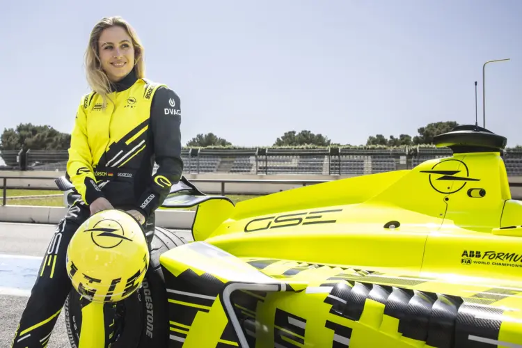 Sophia Flörsch, Opel