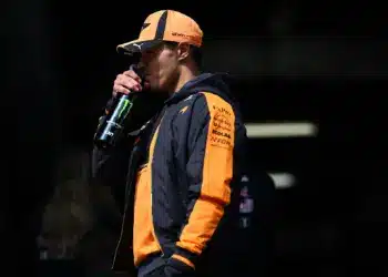 Lando Norris, kulacsból iszik