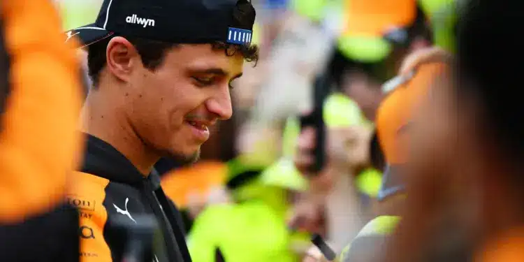 Lando Norris dedikál