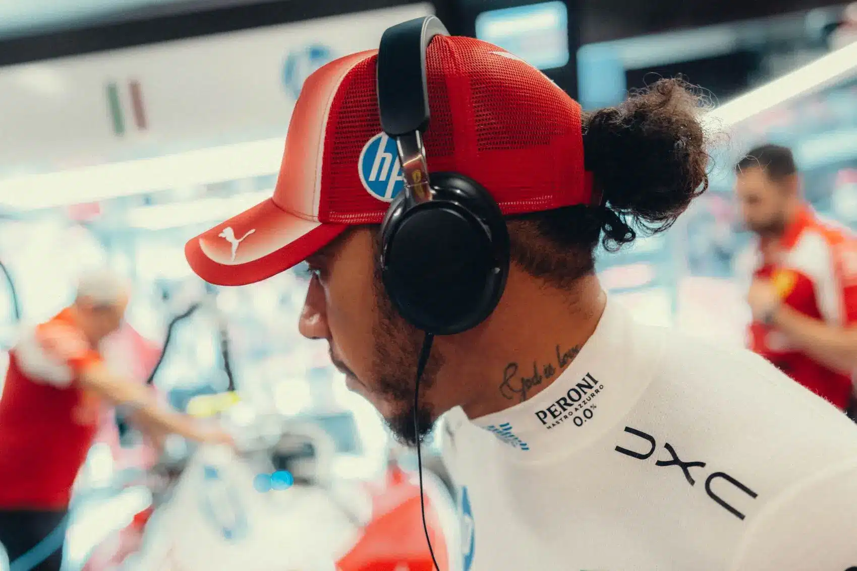 Kemény üzenetet küldött Hamilton az F1-es riválisainak a szünetre