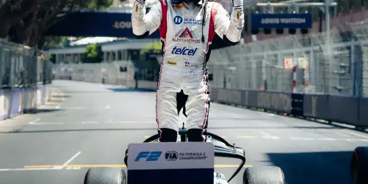 Noel León