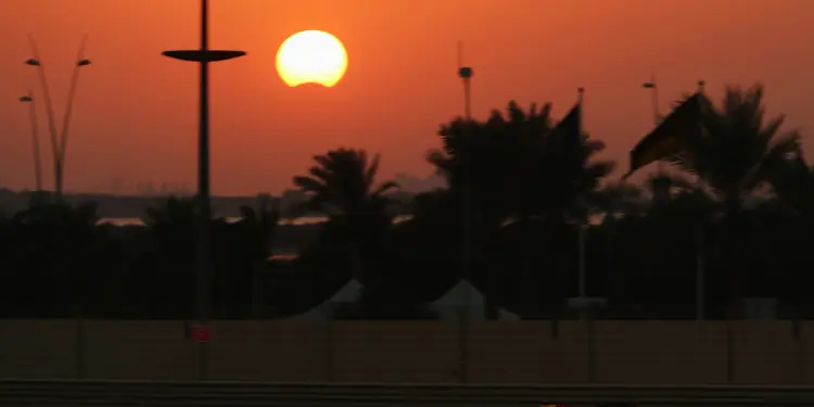 2013 F1 Abu Dhabi. Részleges napfogyatkozás