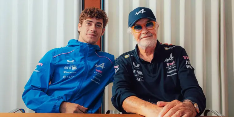 Franco Colapinto és Flavio Briatore