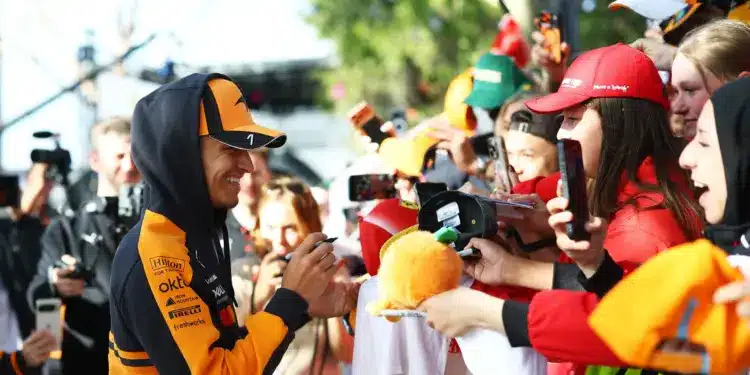Lando Norris rajongókkal, F1
