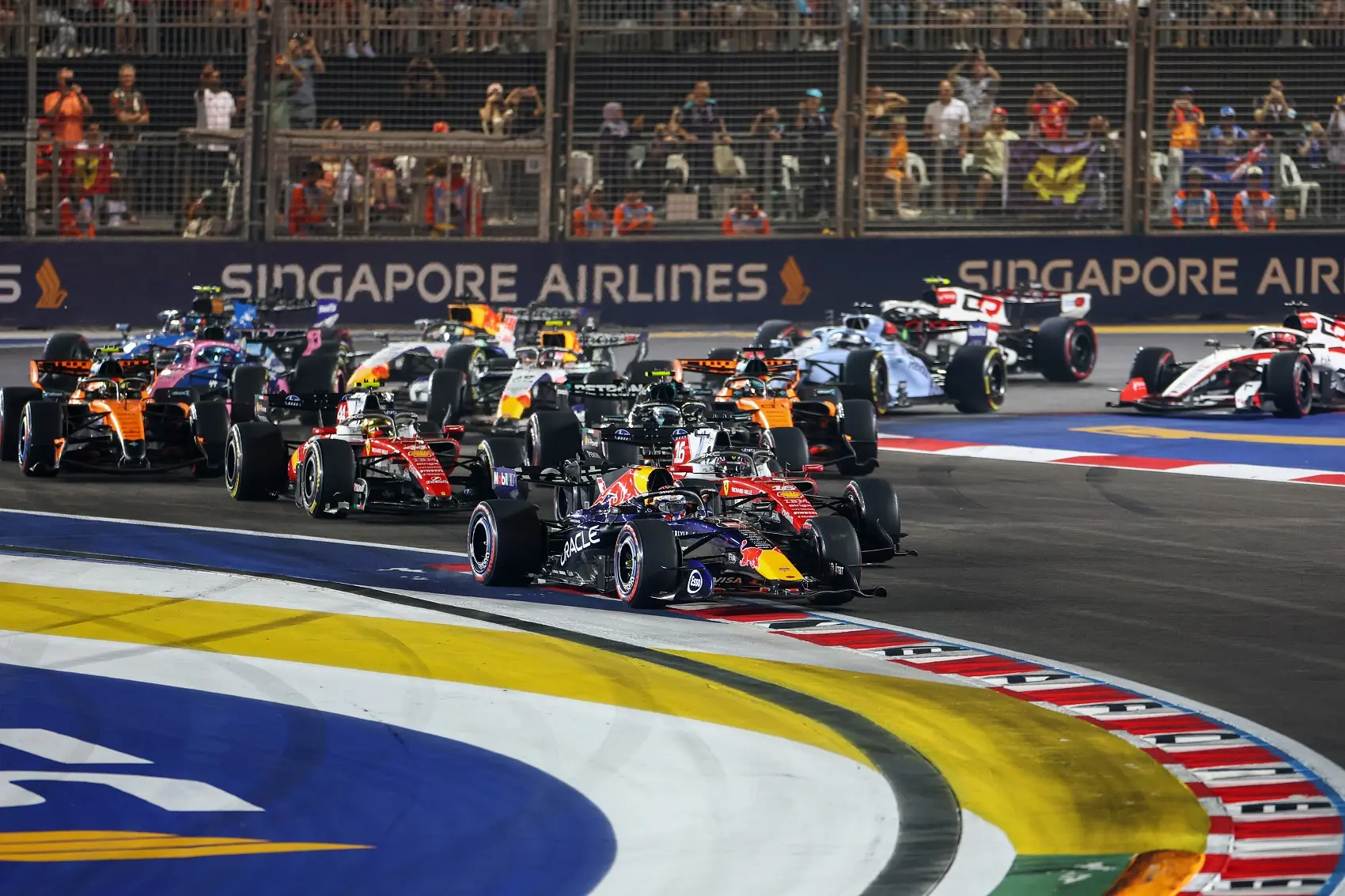 2026 Szingapúri Nagydíj, rajt, Verstappen vezetésével