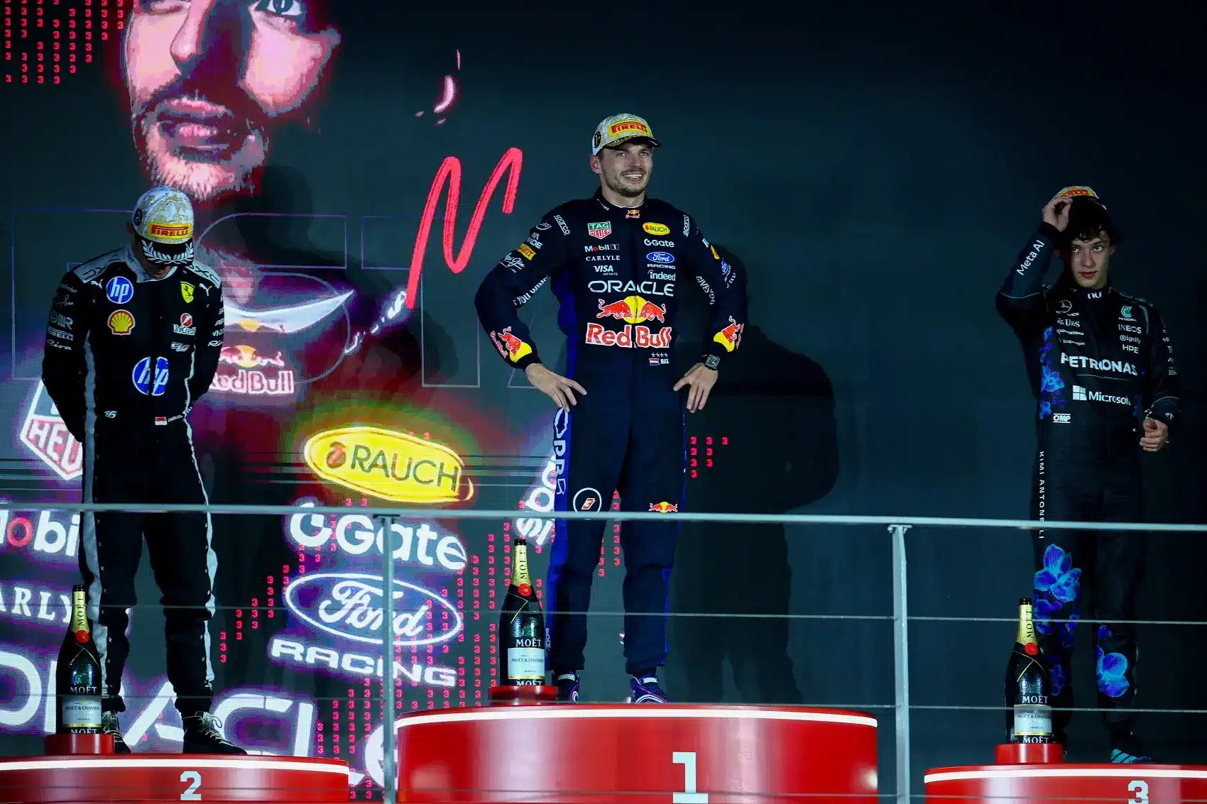 Charles Leclerc (2.), Max Verstappen (1,), Andrea Kimi Antonelli (3.), F1 2026 Szingapúri Nagydíj