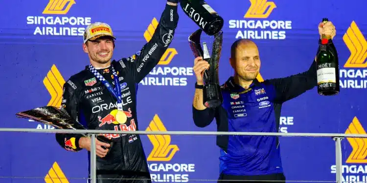 Max Verstappen és Gianpiero Lambiase, 2026 Szingapúr