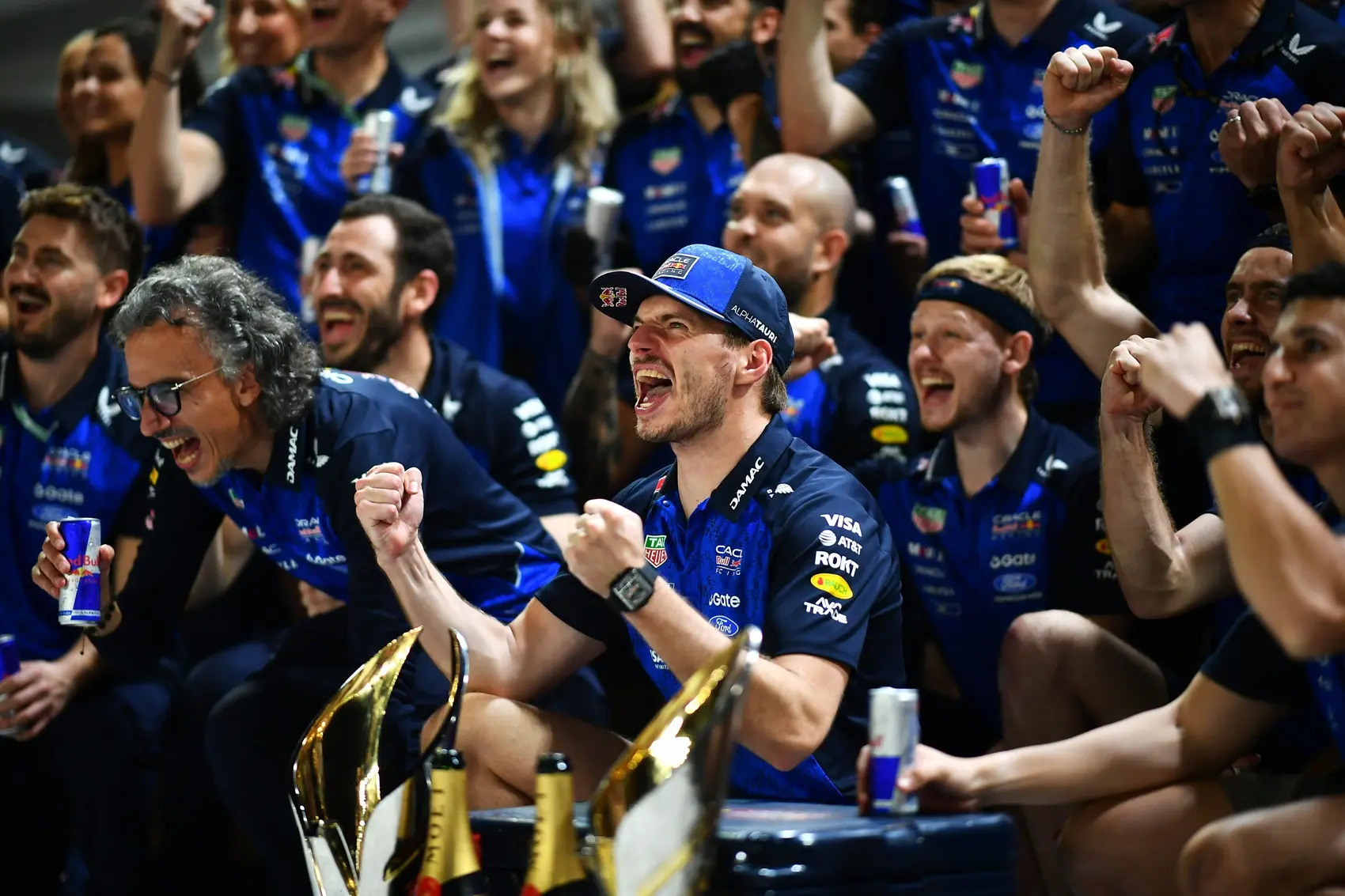 Max Verstappen és a Red Bull Racing ünnepel (2026 Szingapúr)